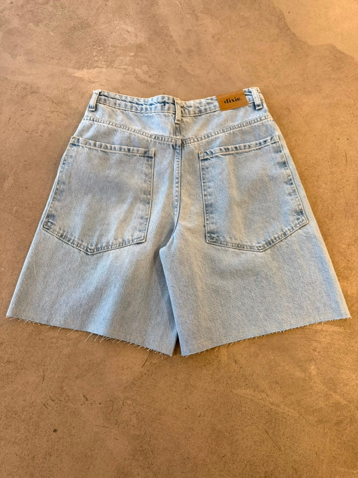 BERMUDA JEANS