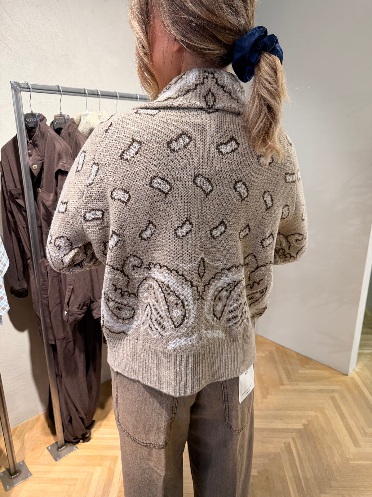 KNITWEAR