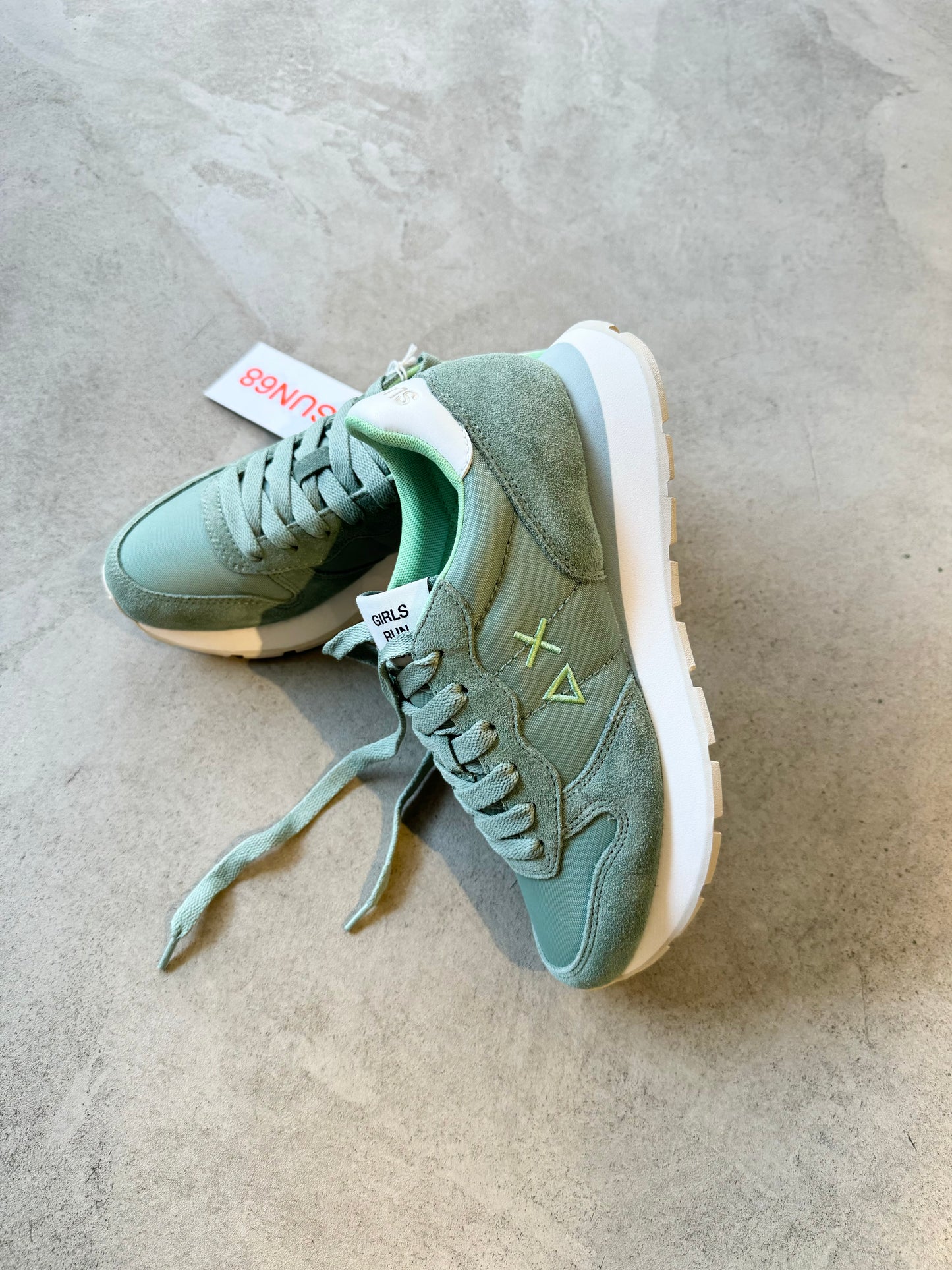 SNEAKER ALLY SOLID