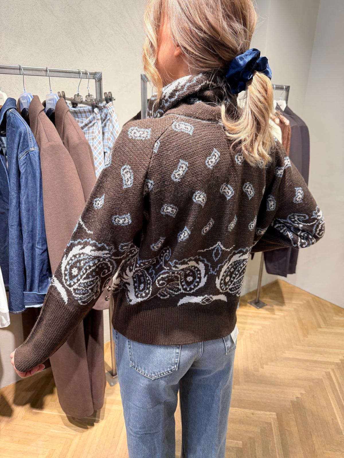 KNITWEAR