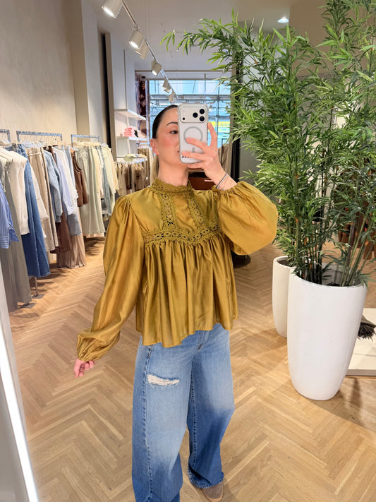 BLUSA