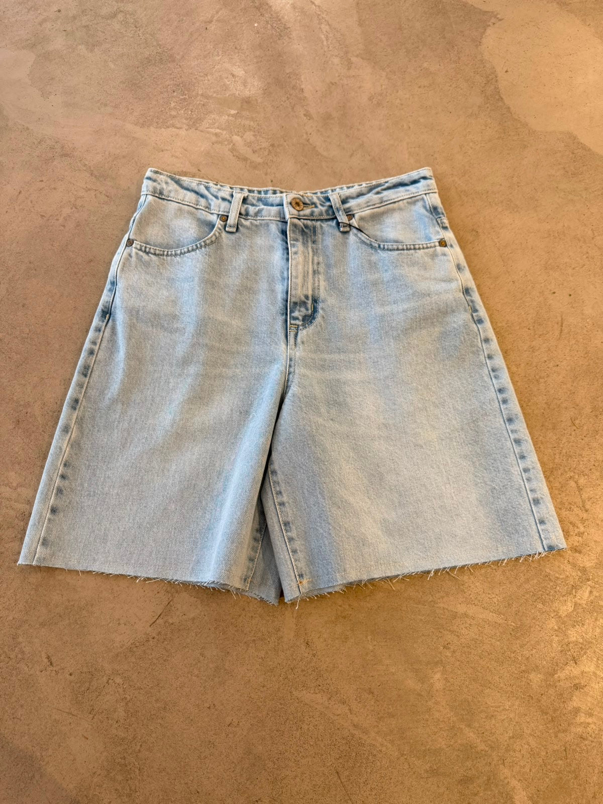 BERMUDA JEANS